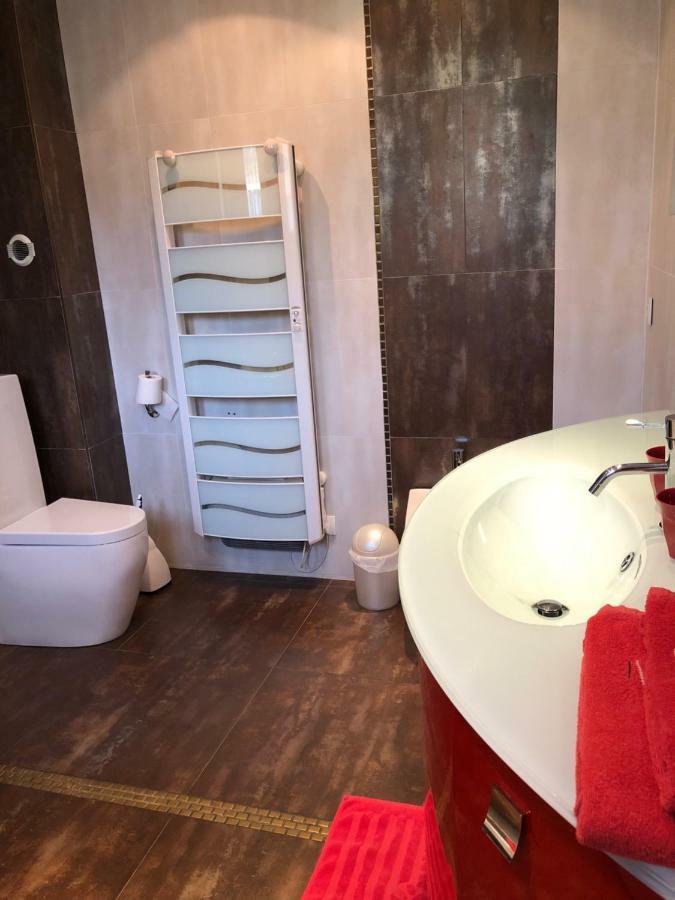 Les Lauriers Roses Hotel Bourg-lès-Valence Екстериор снимка